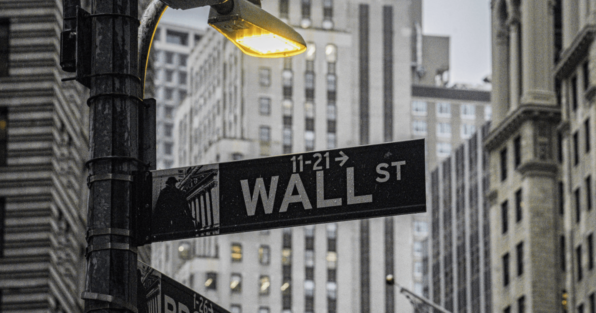 比特幣的暴漲與暴跌本身似乎從未阻擋華爾街金融巨頭們，瘋狂搶購比特幣的步伐。無論暴漲暴跌，華爾街都在瘋狂搶購比特幣！機構沒在看短線？