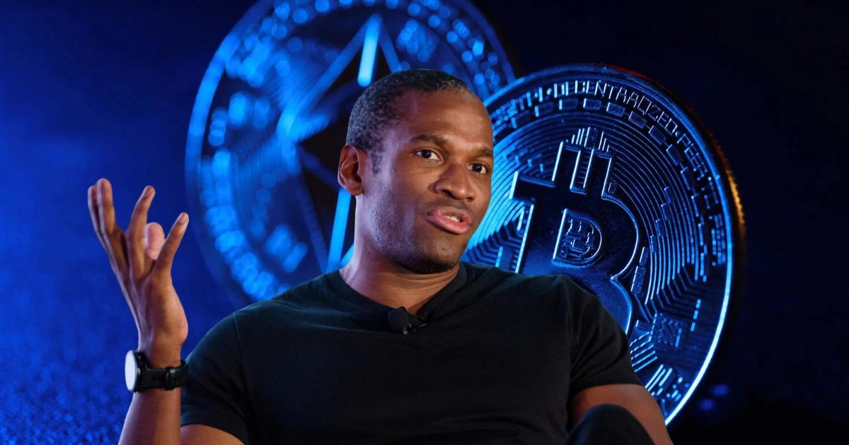 戰火四起、債務膨脹！Arthur為何看好比特幣直奔25萬、以太幣突破1萬Arthur Hayes 預測戰時財政與通膨將推動加密貨幣走高，比特幣上看 25 萬美元，以太幣有望突破 1 萬美元。