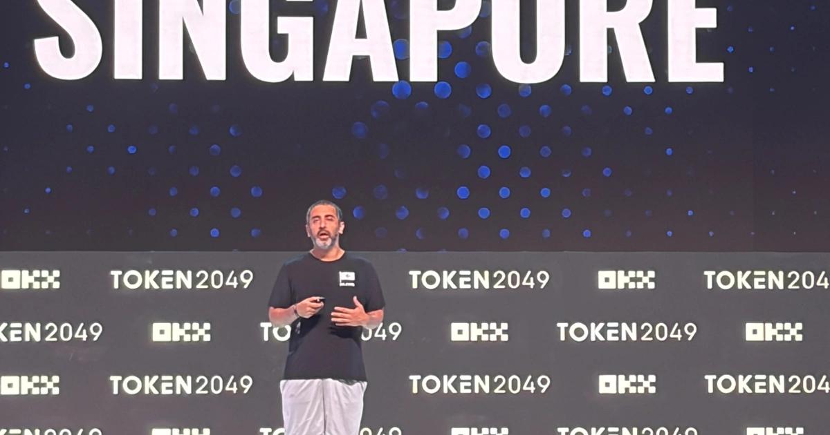 TOKEN2049》AI讓萬物皆假！Balaji：法幣、法定身份可能歸零，加密能幫忙什麼Balaji 警示 AI 時代將讓法幣與法定身分同步崩潰，加密身分成為重建信任、定義社群與邊界的關鍵基石。