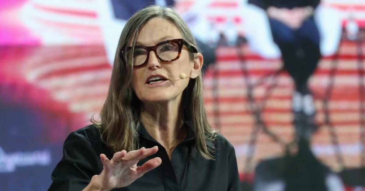 女股神又抄底！方舟加碼買進3檔加密概念股，已配置到旗下ETF中Cathie Wood 旗下方舟投資在市場修正時再度大舉抄底，買入超過 2,735 萬美元的 Coinbase、Block、Circle 等加密概念股，強化 ARKK 等 ETF 的配置。