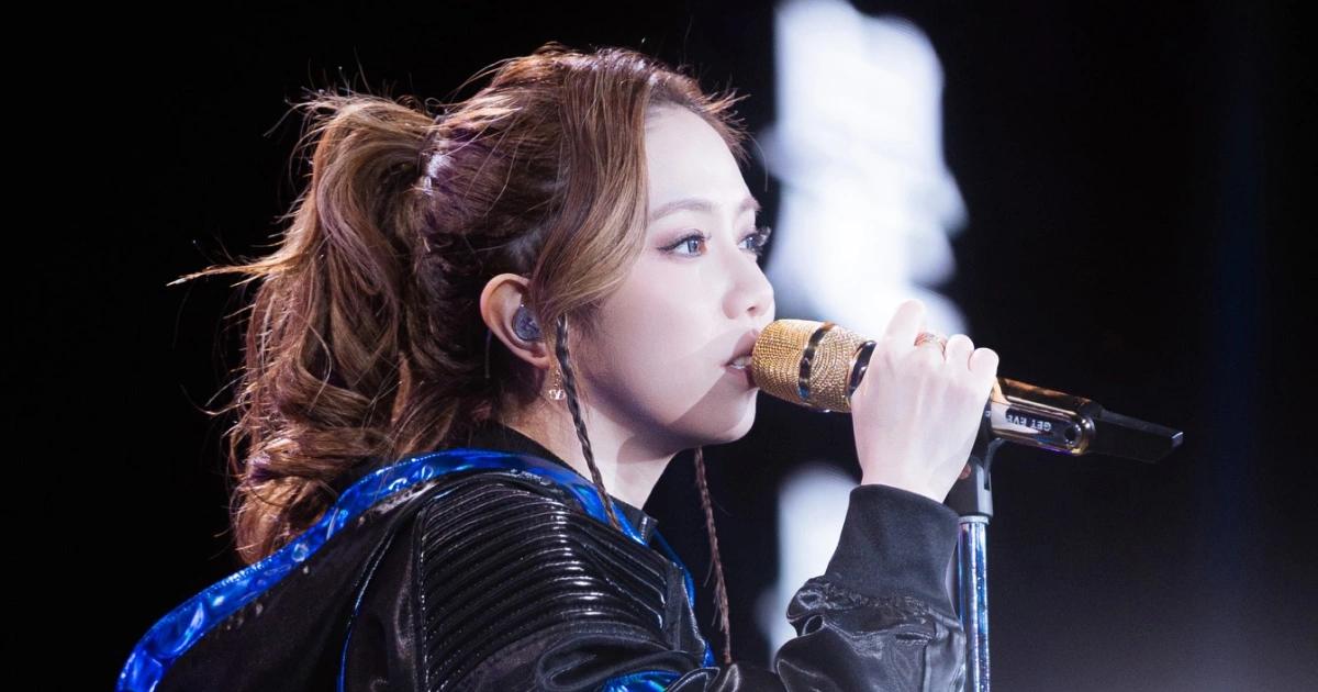 鄧紫棋台灣演唱會本週登場！26歲投資AI公司翻十倍，身價估達58億｜鄧紫棋台北大巨蛋演唱會本週登場。港媒估她身價上看 58.14 億元，且 26 歲投資的 AI 公司已獲 10 倍報酬。雖涉足科技，她仍堅信 AI 無法取代人類真實情感與原創力。