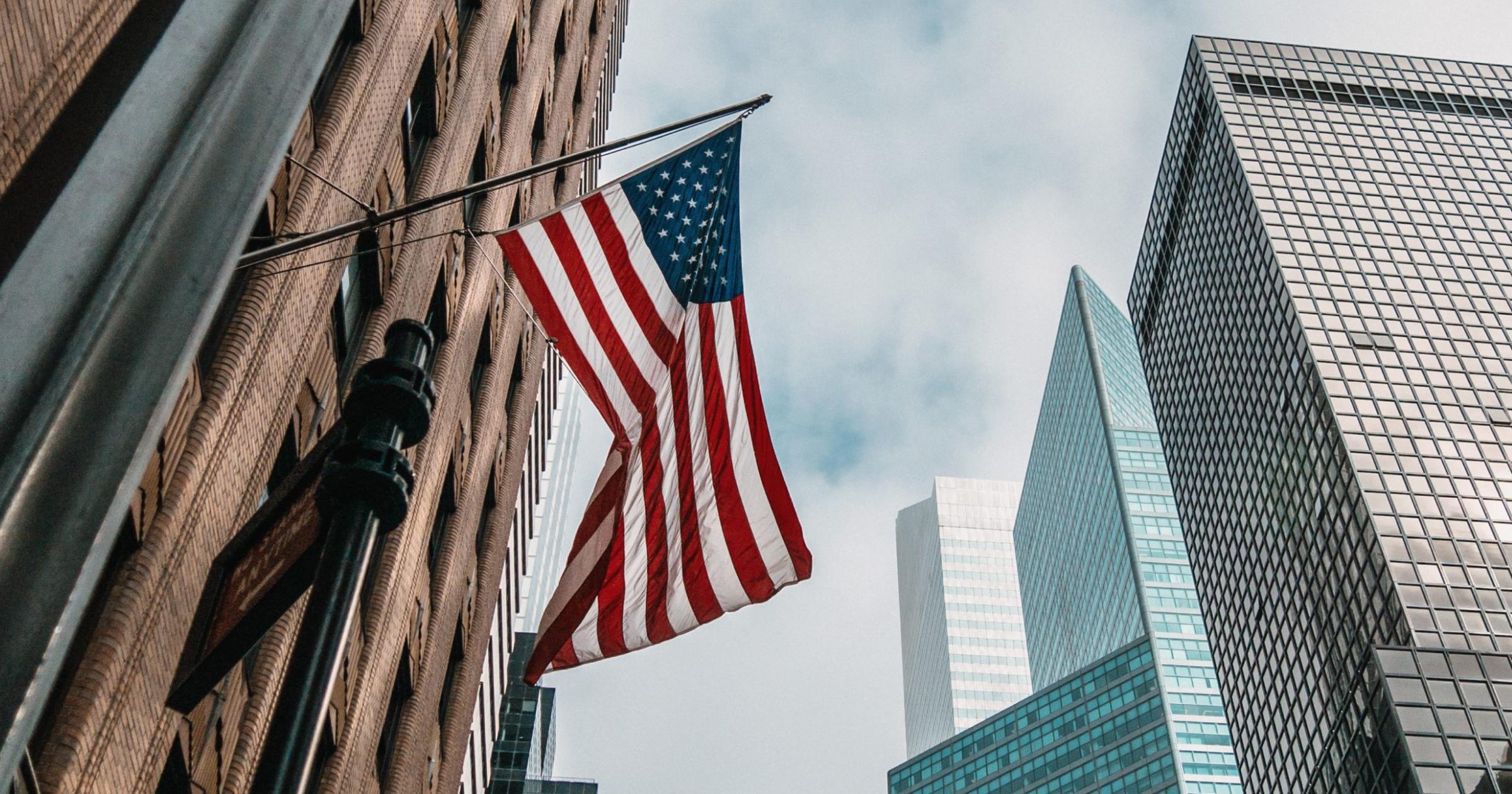 為管制風波不斷的加密貨幣，美國國會參眾兩院議員，陸續提出數位資產與加密貨幣等相關監管法案，盼相關規範早日上路。積極監管加密貨幣？美國會提出多項草案，連白宮也徵區塊鏈專家