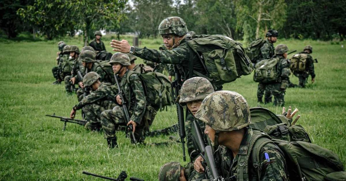 泰國柬埔寨邊境爆衝突！5歲童重傷、2平民死亡，地緣政治風險升溫泰國與柬埔寨邊境再爆武裝衝突，泰國出動 F-16 空襲，造成至少 1 名平民死亡、5 歲男童重傷。雙方互控開火，並關閉陸路邊境口岸。此衝突源於邊界爭議，恐嚴重威脅東南亞區域穩定。