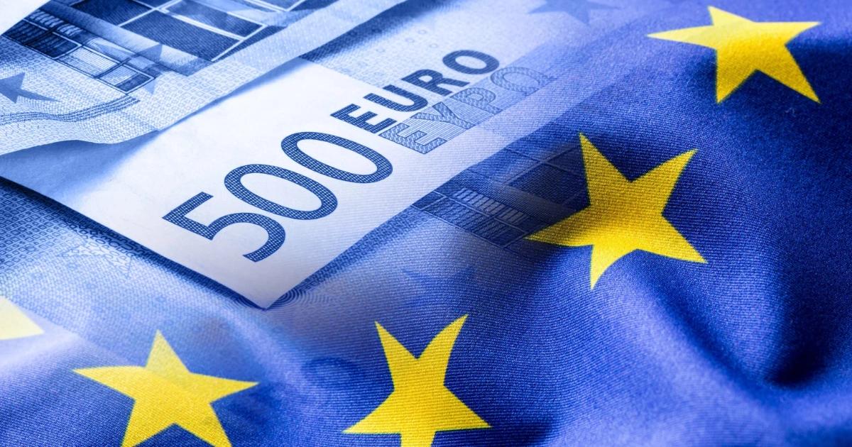 歐洲央行加速轉型，擺脫美元體系依賴，數位歐元進入立法倒數？歐盟各國財長就數位歐元立法達成共識，象徵歐洲支付主權邁出關鍵一步，預計 2026 年前完成立法程序，未來三年內可能正式發行。