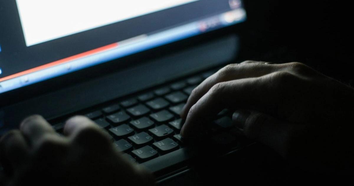 Coinbase誤授權惹禍！MEV機器人趁虛而入，30萬美元瞬間蒸發Coinbase 因企業錢包錯誤授權 0x Project 合約，遭 MEV 機器人轉走價值約 30 萬美元代幣，雖未影響用戶資金，但凸顯鏈上授權管理風險。