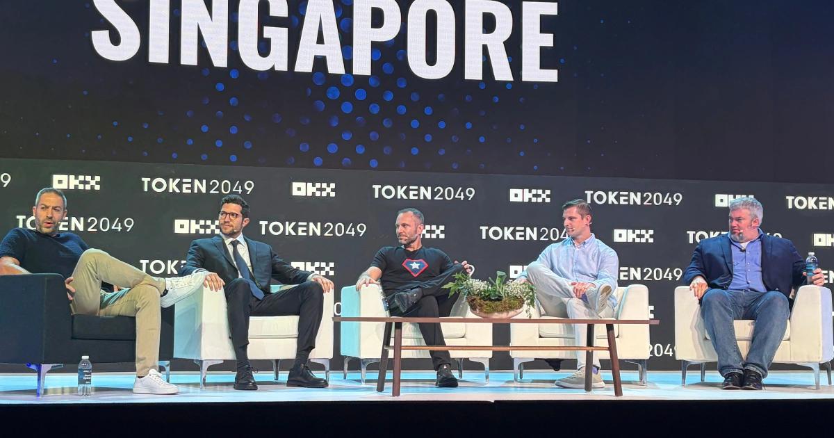 TOKEN2049》Tether攜手戰友重返美國市場，10億錢包生態圈啟動Tether 推出新穩定幣 $USA₮，與 Anchorage、Cantor Fitzgerald 合作重返美國市場，瞄準金融結算、AI 經濟與兆美元規模應用場景。