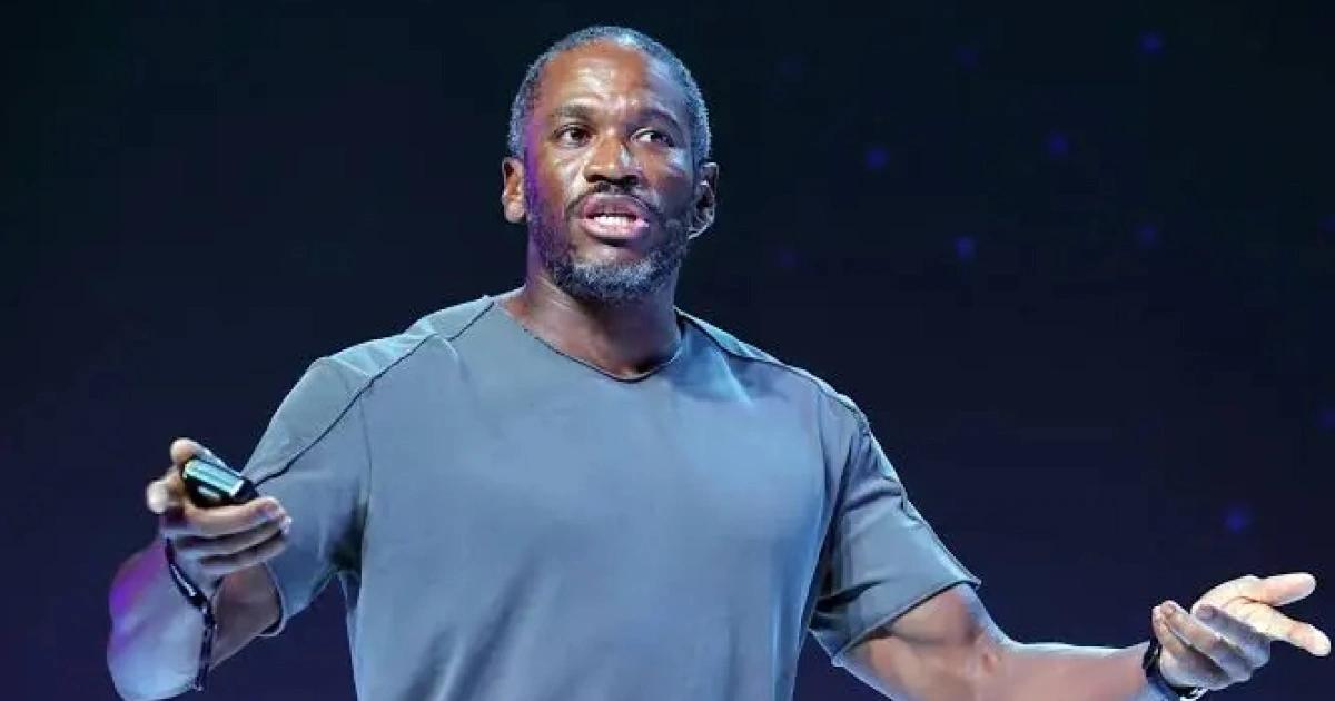 比特幣上週已觸底？Arthur：8萬應是支撐，聯準會本週後將結束縮表BitMEX 前執行長 Arthur Hayes 預測，比特幣已觸及 8 萬美元底部，並認為聯準會將在本週後結束量化緊縮（QT）。流動性改善將推升比特幣，年底仍有望衝擊 20 萬美元。