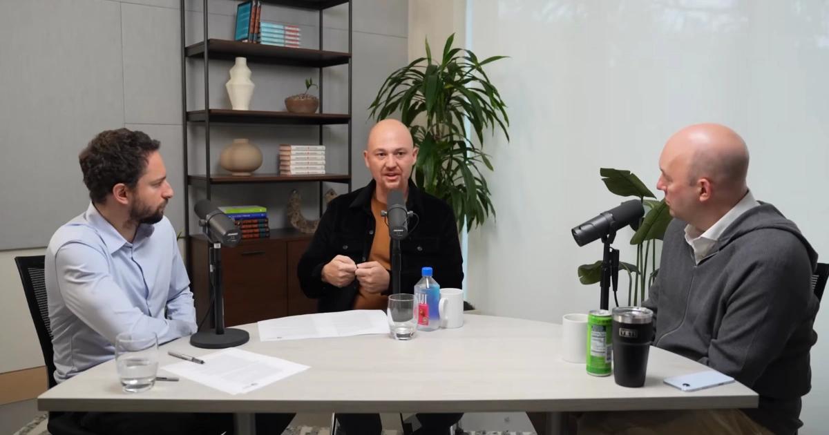 生成式AI為何在醫療、法律進步緩慢？Replit創辦人：可驗證性是關鍵AI 發展進度不一，程式與數學領域因可驗證性快速突破，反觀醫療與法律等主觀領域，進展相對緩慢，核心關鍵在能否提供明確回饋機制。