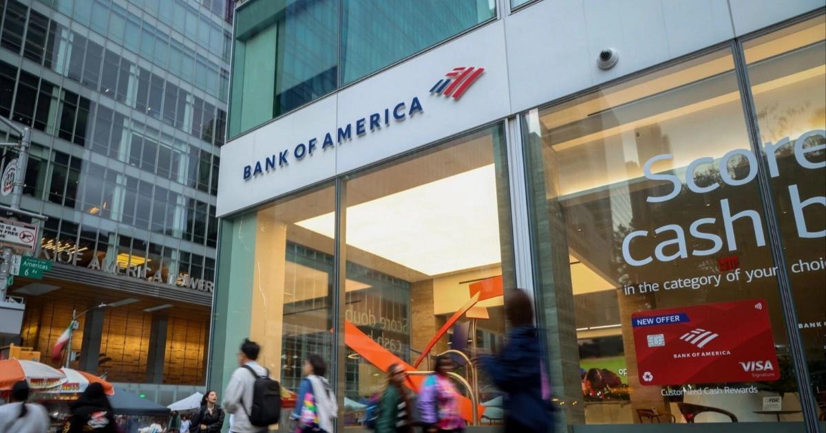 美國銀行對加密投資開綠燈！開放顧問可建議客戶，最高配置4%加密資產美國銀行明年起將首度主動建議客戶配置 1％ 至 4％ 加密資產，並研究四檔比特幣 ETF，象徵華爾街正式把加密納入主流投資組合。