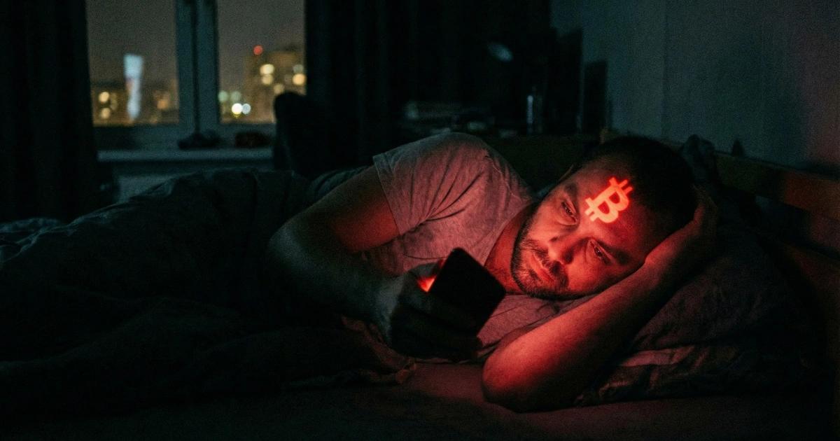 比特幣最近暴跌，讓你睡不好嗎？5個訣竅讓你不再因盯盤焦慮失眠調查顯示比特幣劇烈波動正侵蝕交易者睡眠，高達 70％ 將錯誤決策歸因於失眠，FOMO、夜盤行情與市場情緒共同形成新的生活壓力來源。