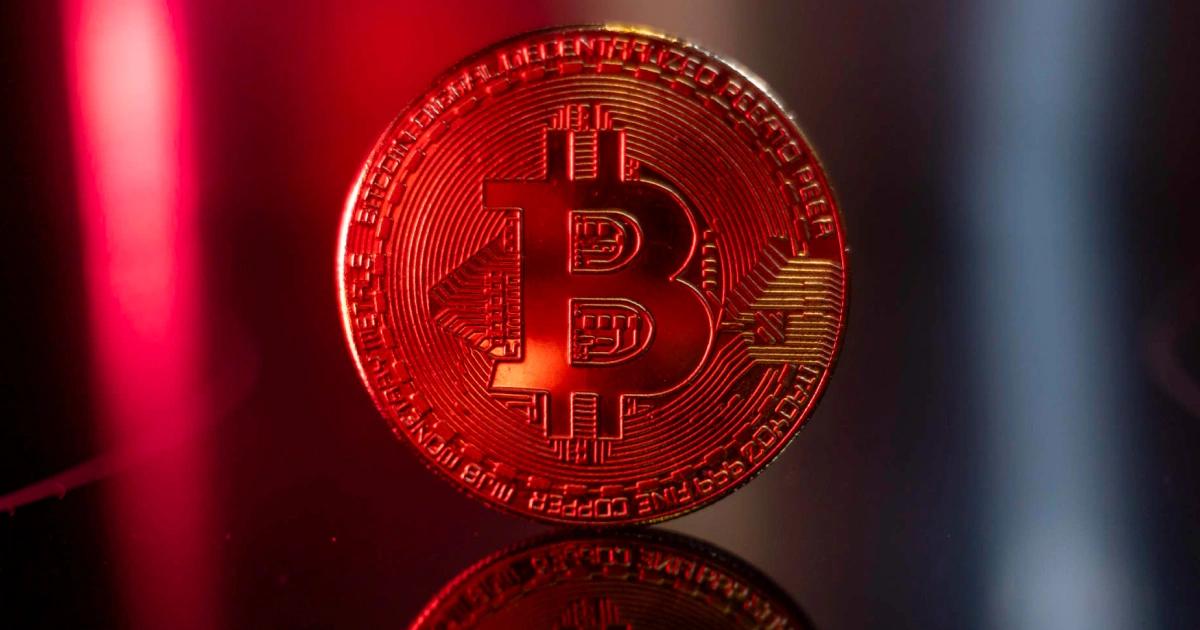 黃金、科技股、幣圈齊跌！比特幣跌破8.2萬，分析師警告：下一步7萬全球金融市場劇震，科技股與黃金齊跌，比特幣失守 8.2 萬美元並出現死亡交叉。單日全網爆倉達 17.8 億美元，分析師預警後市恐下探 7 萬美元大關。