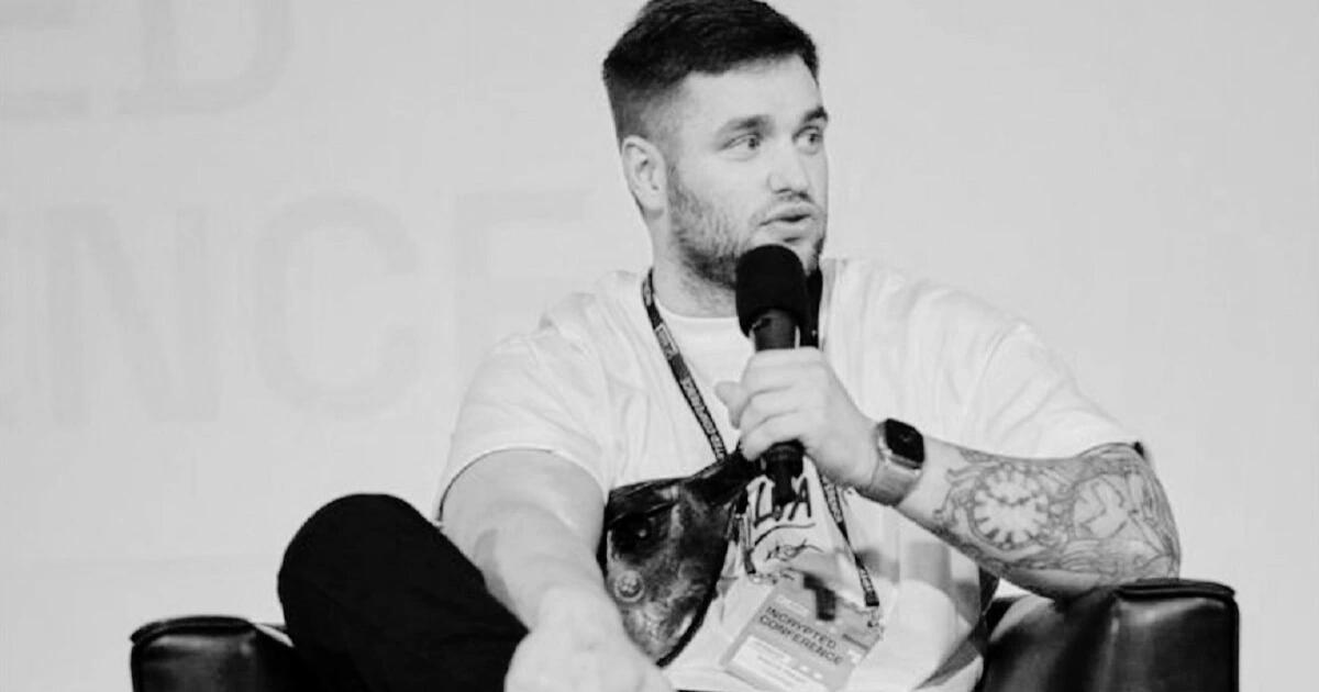 烏克蘭幣圈網紅陳屍藍寶堅尼！去世前曾傳訊家人，恰逢幣市崩盤引熱議美國總統川普對中國加徵關稅引發市場暴跌，烏克蘭加密網紅 Konstantin Galich 疑似因財務壓力輕生，幣圈震驚，投資風險與心理健康再受關注。