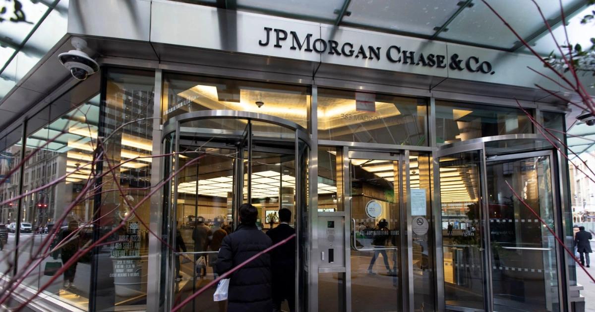 彭博：摩根大通評估是否提供加密貨幣交易！華爾街機構全面加速入場摩根大通正評估為機構客戶提供比特幣現貨與衍生性金融商品交易，反映合規需求升溫與華爾街加速重塑加密市場定位。