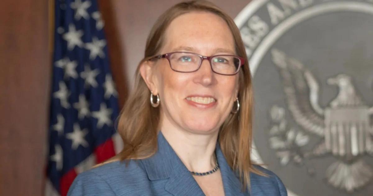 加密媽媽領軍出訪，1/27首站邁阿密登場，但卻遭到網友抗議？SEC 由 Hester Peirce 率加密任務小組赴邁阿密巡迴會談，象徵監管自執法導向轉向對話，為產業尋求更清晰合規路徑。