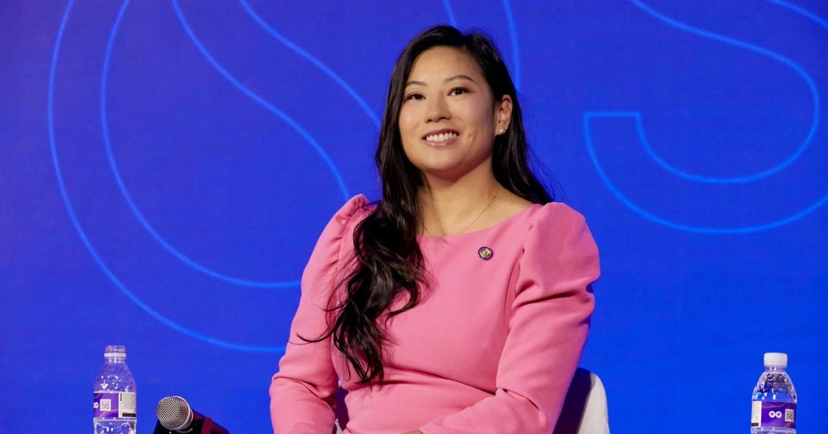 大解放！美國將推合規加密貨幣現貨槓桿交易，CFTC：最快12月上線美國 CFTC 代理主席 Caroline Pham 證實，正推動在受監管交易所推出含槓桿的加密貨幣現貨交易產品，最快 12 月上線，此舉將為美國市場的槓桿交易帶來合規監督。