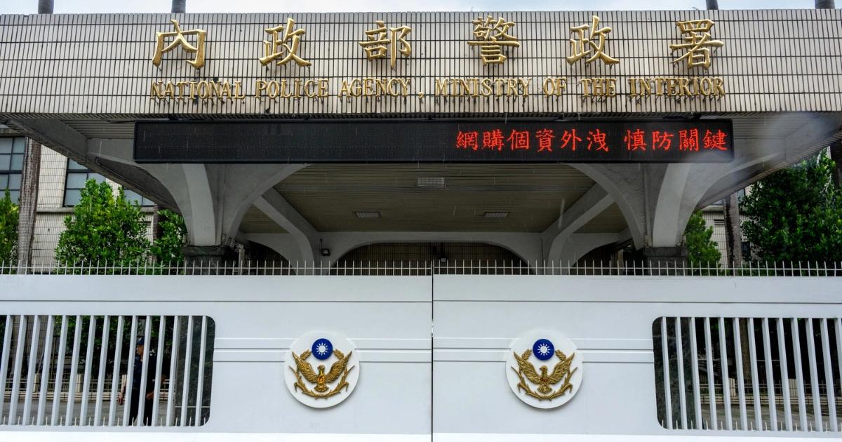 雙北8警涉安心幣商詐騙案！爆內鬼收賄洩密，1位偵查佐遭聲押禁見台北地檢署偵辦安心幣商詐騙案，查出雙北及刑事局共 8 名警察涉嫌收受不正利益並洩漏偵查進度。檢警大規模搜索約談後，已將新北市土城分局李姓偵查佐聲請羈押禁見，全案擴大偵辦中。