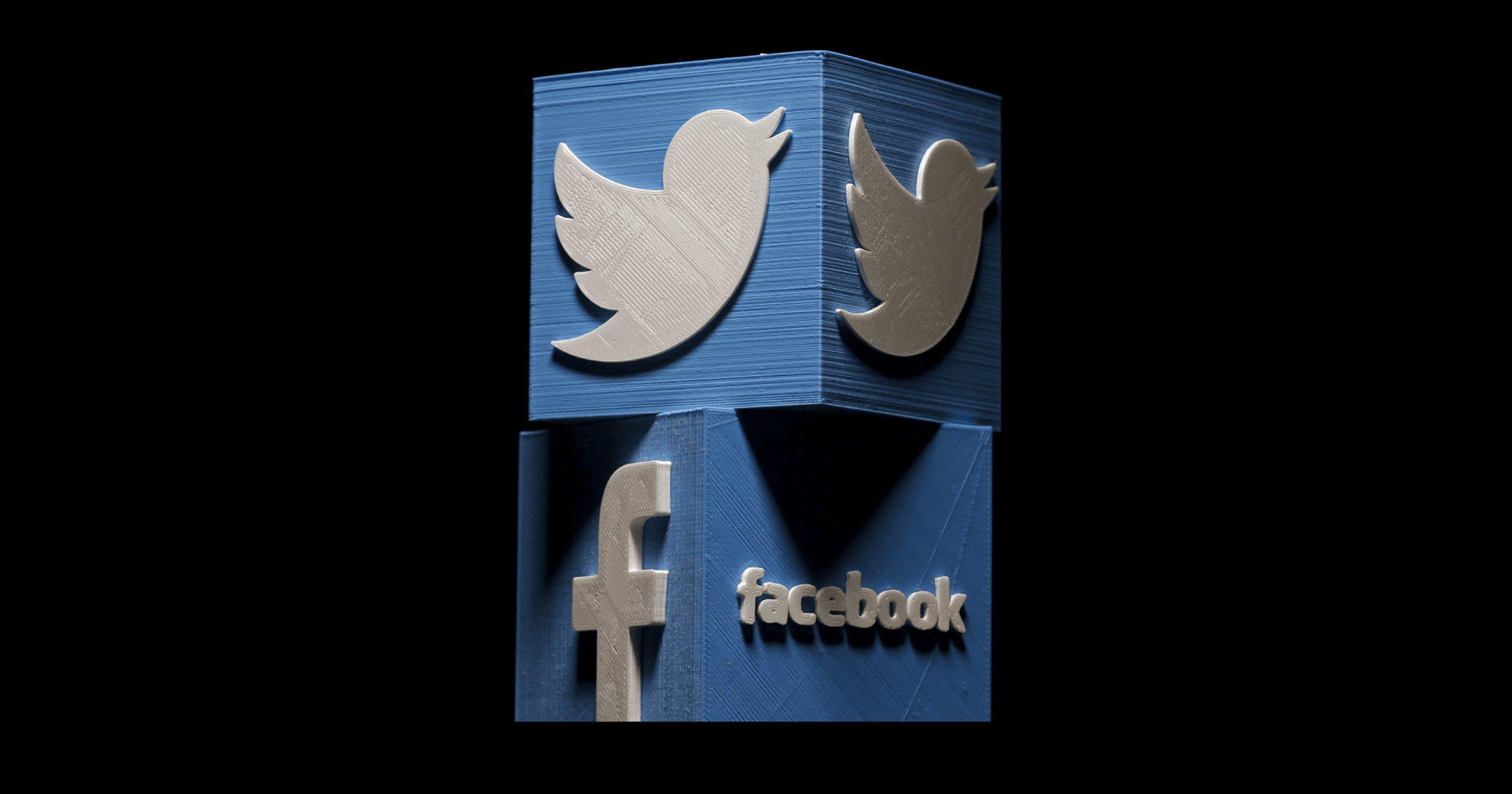 據《路透社》、《華爾街日報》爆料，由馬斯克接手的推特以及祖克柏的 Meta 驚傳大幅度裁員，上看數千人。 美科技業最大裁員潮要來了？推特、Meta 驚傳將裁數千人！