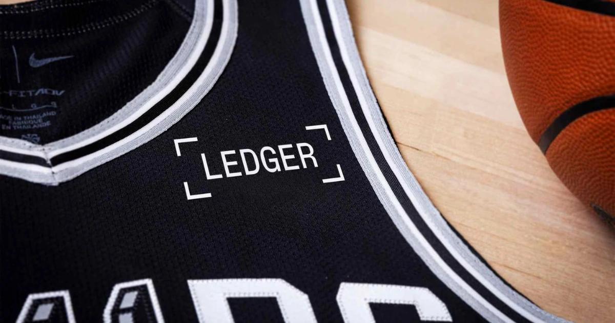 Ledger冷錢包跨足NBA！跟馬刺隊簽球衣合約，看好法國斑馬領軍冷錢包龍頭 Ledger 宣佈與 NBA 馬刺隊合作贊助球衣，藉此拓展美國市場並推動品牌國際化，加密貨幣體育贊助熱潮再度升溫。