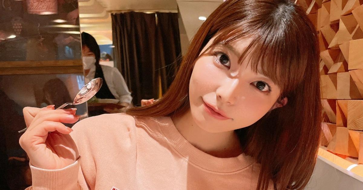 上原亞衣自曝遭騙2500萬日圓！靠學炒股炒幣、創業，把被騙的錢都賺回來上原亞衣自曝年少遭詐2,500萬日圓，後靠學習股票、加密貨幣投資及經營美容事業，成功將被騙的錢賺回。她曾積極涉足幣圈，發行NFT並擔任區塊鏈遊戲大使。