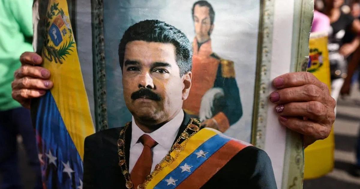 川普抓捕委內瑞拉總統！中俄譴責違反國際法，比特幣今早飆破9.3萬美國執行斬首行動活捉委內瑞拉總統馬杜洛，川普宣布暫時接管政務。此舉引發中俄譴責違反國際法，金價應聲上漲，比特幣也上揚。