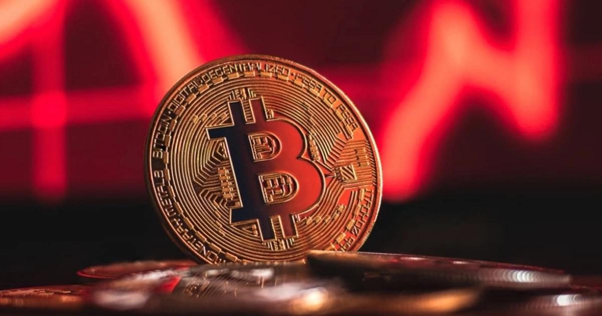 比特幣急殺跌破8.4萬！多軍爆倉4.6億鎂，日本暗示升息如何攪動市場？受日本央行暗示升息影響，日圓套利交易平倉擔憂，比特幣急殺跌破 84,000 美元，24 小時多單爆倉 4.59 億美元。分析師認為市場走弱也受穩定幣、監管壓力影響。