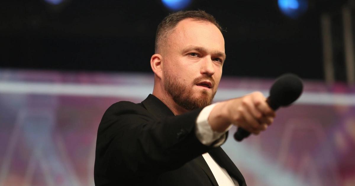 GTA6延期驚動國會！波蘭議員：這是重大醜聞，戲稱大家怎還不上街抗議R 星宣布《GTA6》再度延期，波蘭國會議員 Witold Tumanowicz 稱其為「重大醜聞」，並戲稱民眾應上街抗議。此事件凸顯遊戲話題已進入政治討論。