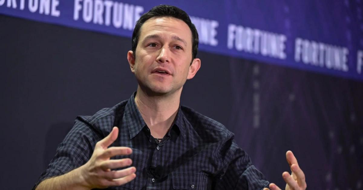 拒絕先上車後補票！高登李維成立自律聯盟，籲劃清AI訓練、商用界線好萊塢創作者成立 AI 倫理聯盟，要求透明授權與自律準則，回應未經同意訓練爭議，重塑內容與科技共存規則，並推動可執行產業標準。