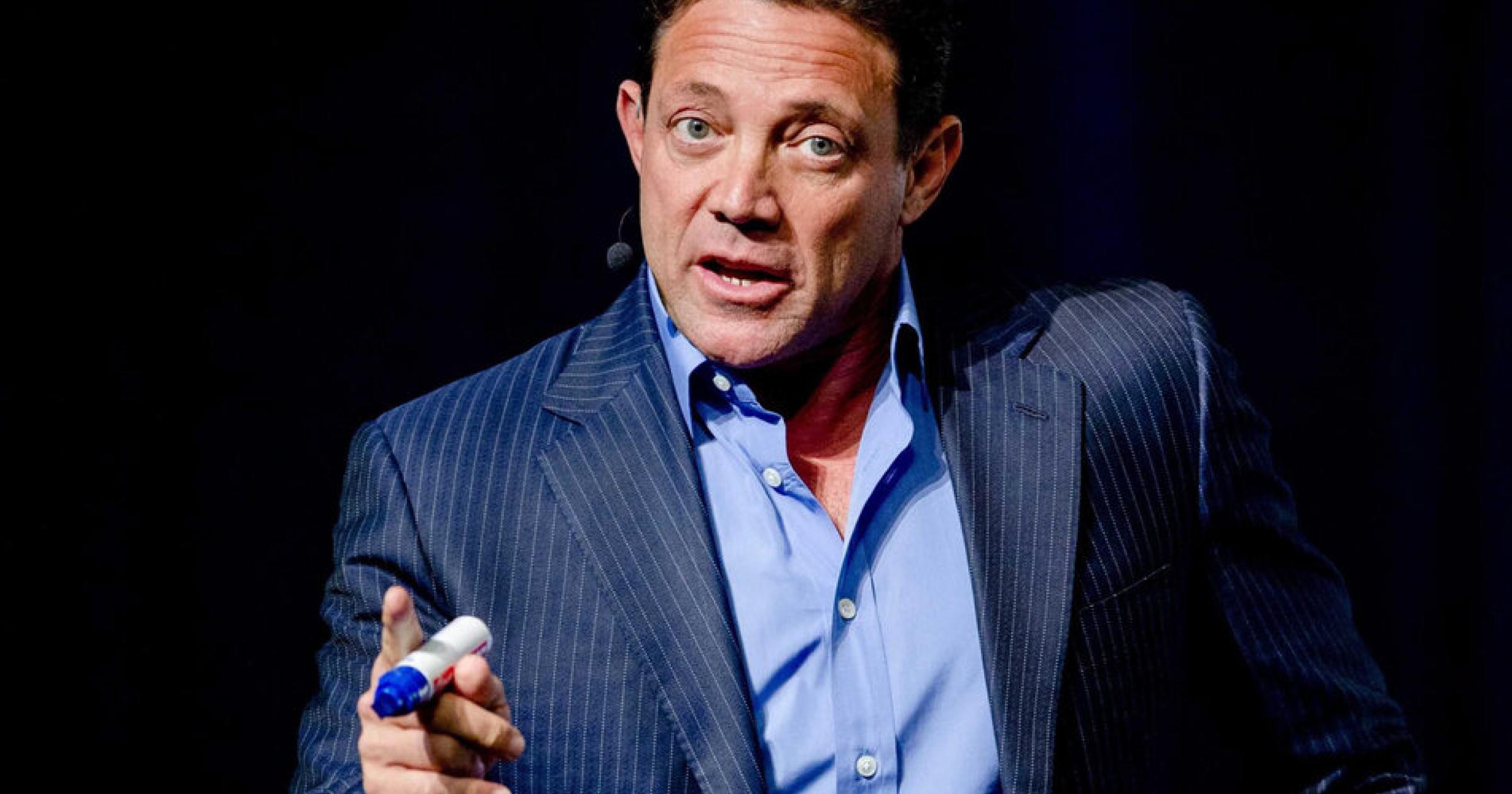 建議再 HODL 3 年！華爾街之狼：快買比特幣，你會賺錢《華爾街之狼》電影原型 Jordan Belfort 表示，建議持倉比特幣 3 到 5 年，並指出比特幣很可能再次突破高點。 