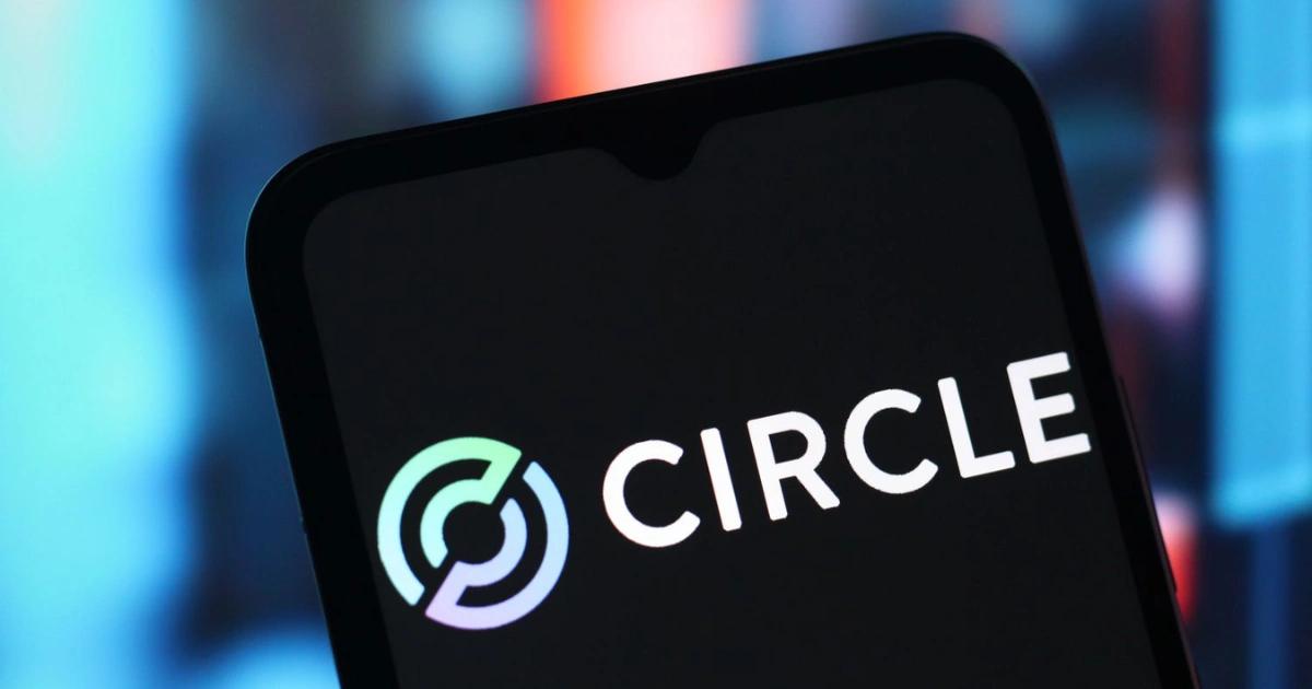 Circle財報低於預期！但亮點在Arc與AI代理支付，USDC流通量再擴張Circle 公布 2026 第一季財報。$USDC 流通量達 770 億美元，帶動營收成長 20%。公司同時完成公鏈 Arc 的 2.22 億美元代幣預售。