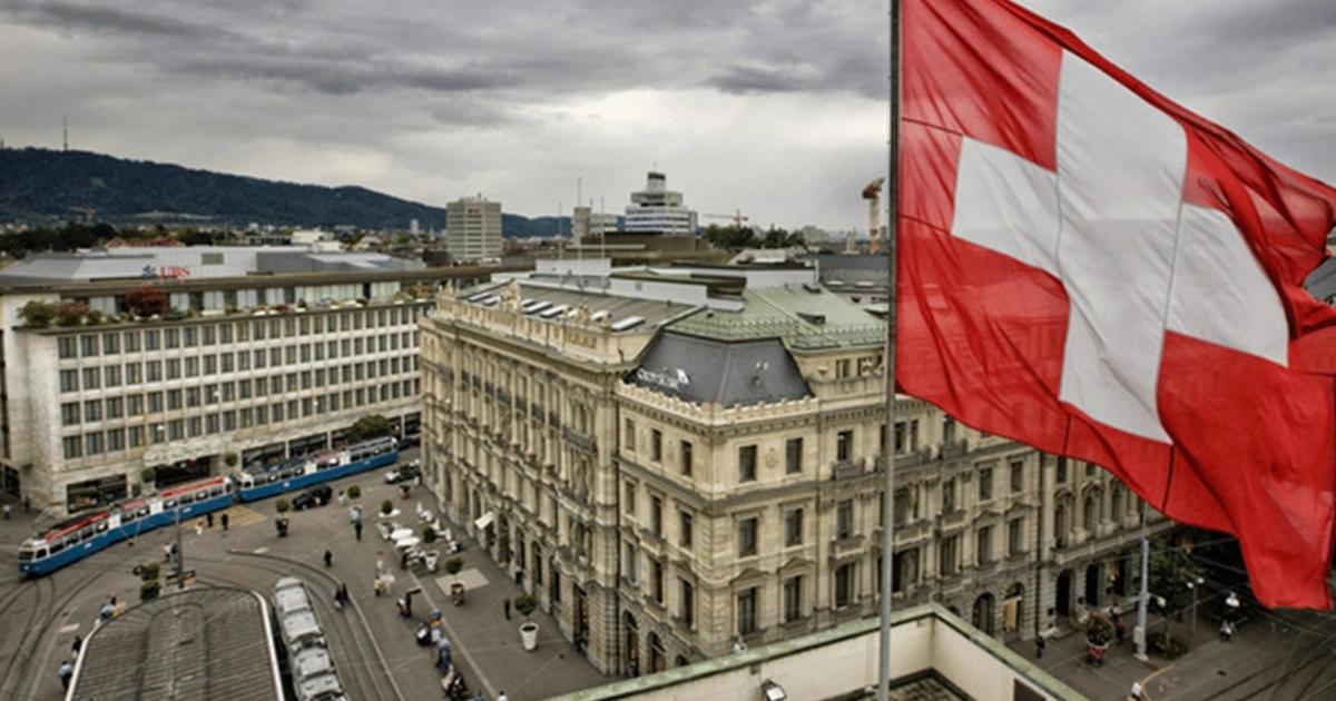 瑞士3大銀行歷史性測試：跨行P2P支付、交割即付款，打開DeFi合規之門瑞士三大銀行完成全球首例合法區塊鏈跨行支付測試，透過存款代幣實現智能合約驅動的支付與資產交割，為傳統金融擁抱區塊鏈技術奠定關鍵基礎。