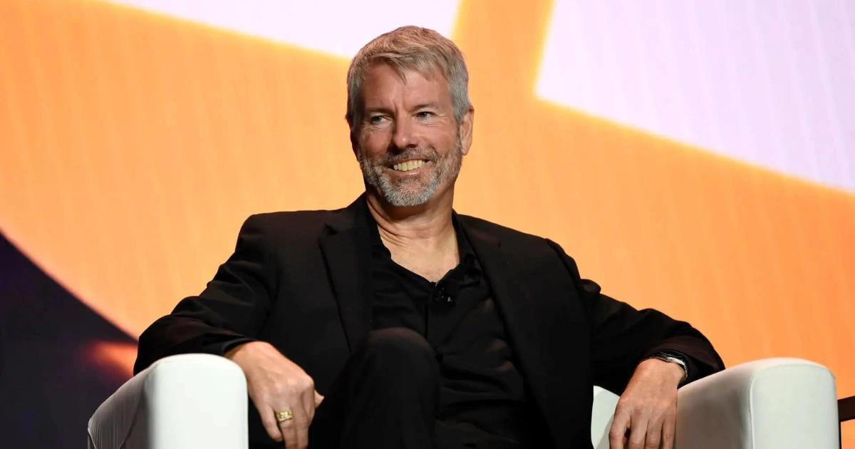 一幣傳三代？Strategy創辦人超狂預測：比特幣20年內漲到2000萬鎂Michael Saylor 預測比特幣今年底將升至 15 萬美元，長期可能達 2,000 萬美元，並指出機構入場、ETF 資金與大型銀行接納將持續推高市場動能。