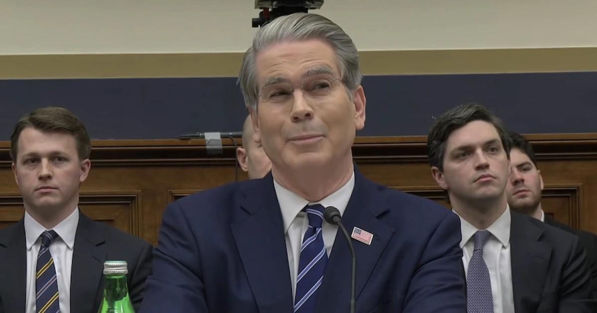 比特幣一直跌！美議員竟問政府會不會進場護盤？財長：我們無權救助比特幣持續下跌，美眾議員薛曼質詢政府是否會進場護盤。財長貝森特明確表示財政部無權救助比特幣，並強調目前僅透過執法沒收資產建立儲備，不會動用公帑主動投資。