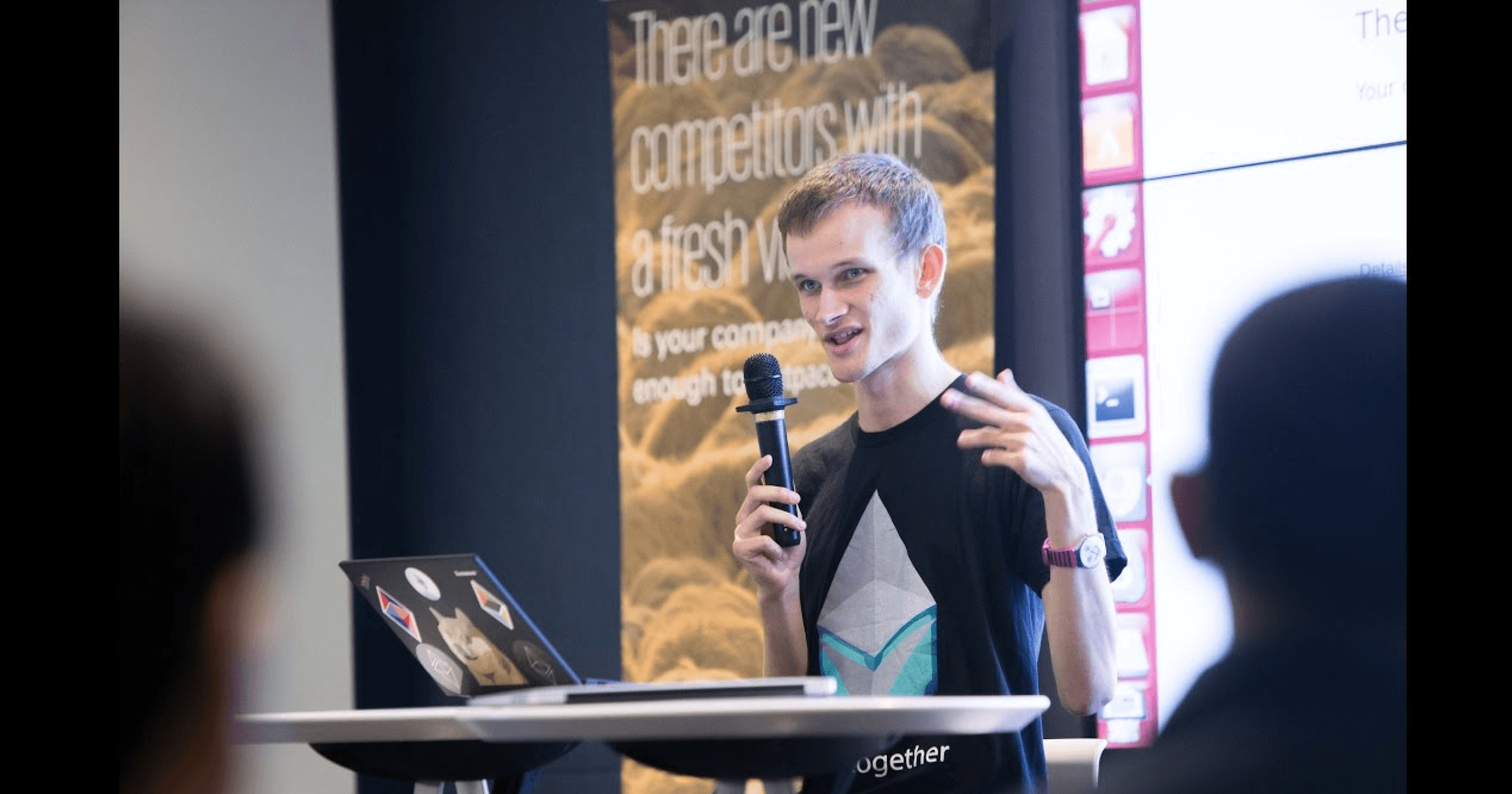 硬核科普！以太坊 V 神詳解「比特幣區塊大小戰爭」，他為何如此關注這議題？作者通過閱讀 Jonathan Bier 和 Roger Ver 等人的書，深入了解了 2010 年代的比特幣區塊大小戰爭，並重新審視當時的觀點和事件。