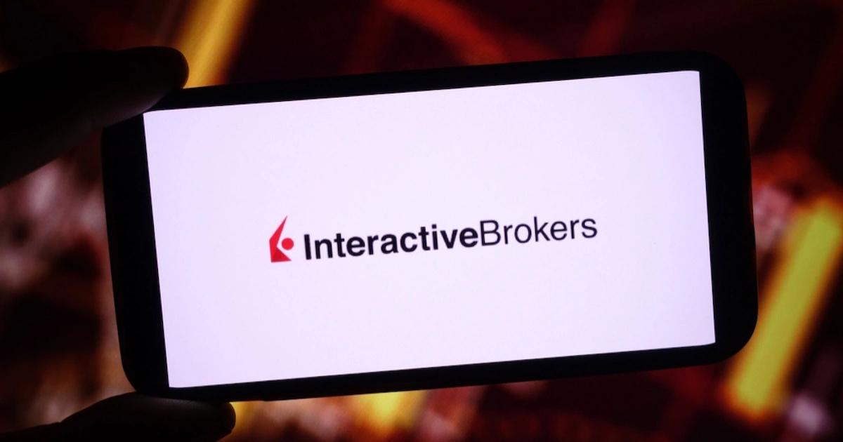 盈透證券擬推穩定幣！進軍加密市場，頂級線上券商挑戰上鏈？盈透證券考慮發行穩定幣，提供 24 小時資金調度，並強化數位金融佈局，反映傳統金融加速進軍區塊鏈領域，市場格局或將重新洗牌。