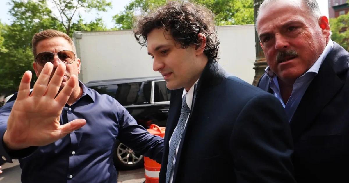 申請重審再生變！檢方：SBF信件非從獄中寄送，簽名也怪怪的檢方質疑 SBF 獄中信件疑似外部寄出，寄件地與監獄規定不符，重審聲請再添不利變數與法律攻防壓力。