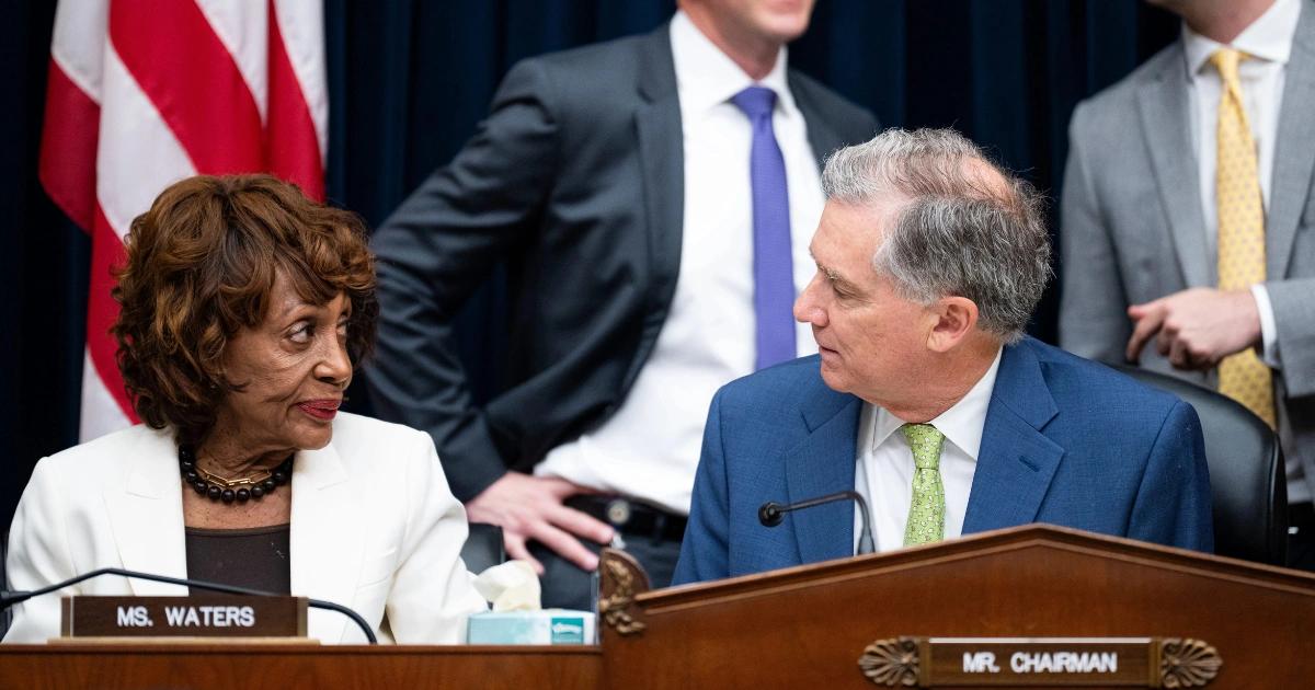 民主黨發起反加密貪腐週！對抗國會加密週，穩定幣法案恐有變數？美國民主黨發起「反加密貪腐週」，反對共和黨推動的《GENIUS 法案》和《CLARITY 法案》，指控川普涉入加密利益，引發加密立法激烈攻防。