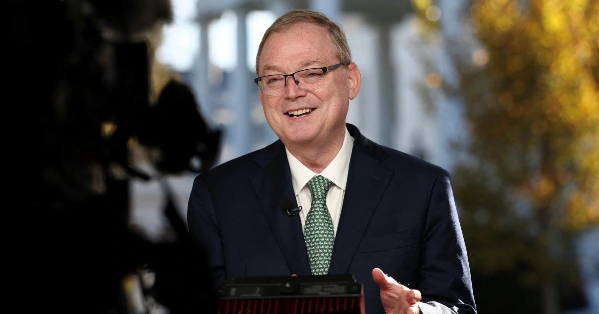 曾主張降息！Hassett成下任聯準會主席大熱門，擁Coinbase股票引關注哈塞特成為川普最青睞的下任聯準會主席人選，以「現在就會降息」的立場最受注目，並因持有 COIN 股票與業界連結，引發央行獨立性與利益衝突討論。