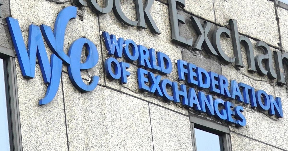 交易所聯合會致函SEC：應收緊加密豁免機制，再警告代幣化股票風險WFE 致信 SEC，警告代幣化股票在豁免制度下快速擴張卻缺乏證券級保障，恐傷害市場秩序與投資人權益，並要求比照證券法全面規範。