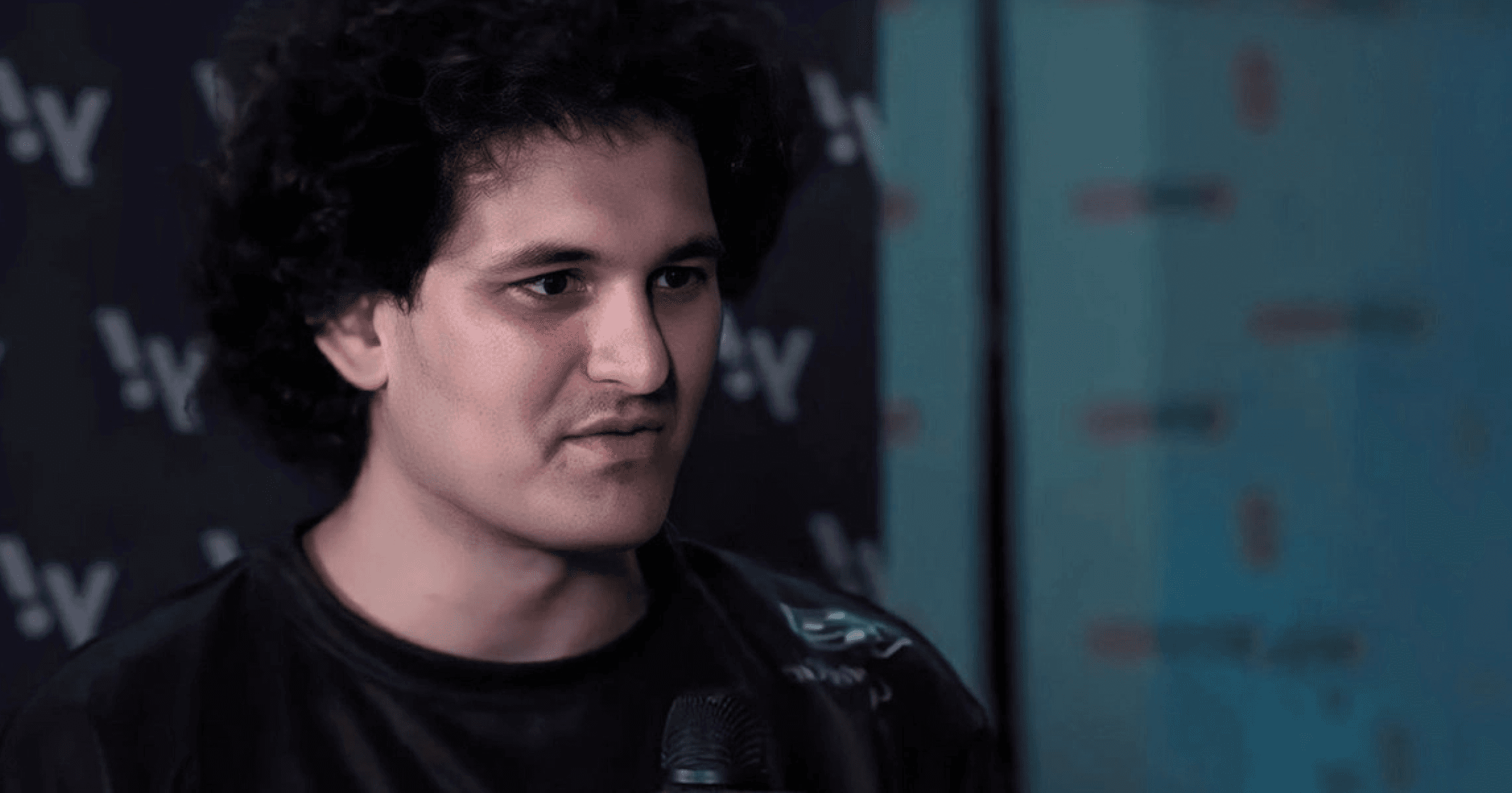 美國眾議院金融服務委員會主席 Maxine Waters 在推特上回應稱 FTX 的崩潰已經傷害了上百萬人，SBF 必須在 13 日參加聽證會。FTX 爆炸頭別想跑！金融服務委員會主席：SBF 必須出席聽證會