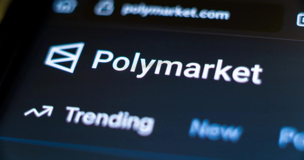 Polymarket估值飆到90億鎂！監管讓它重返美國，交易量創歷史新高Polymarket 重返美國市場後估值暴漲至 90 億美元，不僅獲得 CFTC 合規許可，更吸引小川普入局，成為預測市場競逐新賽道的關鍵焦點。