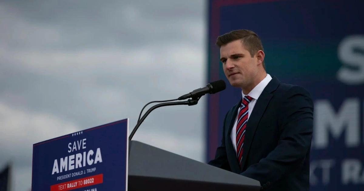 白宮加密委員會換主席！副手Patrick Witt接棒，未來政策動向值得關注白宮加密資產顧問委員會主席 Bo Hines 將辭職，由副手 Patrick Witt 接任，政策方向可能轉向國防與科技投資，仍延續既有溝通平台。