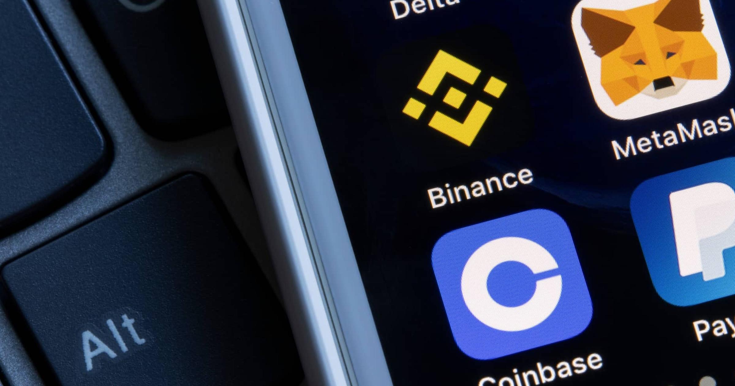 根據 Glassnode 鏈上數據，Binance（幣安）交易所已經超越 Coinbase，成為全球持有 $BTC 最多的交易所。大翻轉！幣安超越 Coinbase 成為持有最多比特幣的交易所