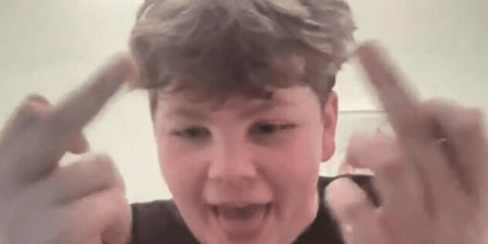 靠小孩發的幣賺爛！他買「這個幣」3小時狂翻千倍，爽賺3千萬台幣一名交易者以 462 美元購入「這個幣」，僅 3 小時內賺得超過 3,000 萬台幣，投資報酬率高達 2,141 倍，展現迷因幣市場的極端投機性。