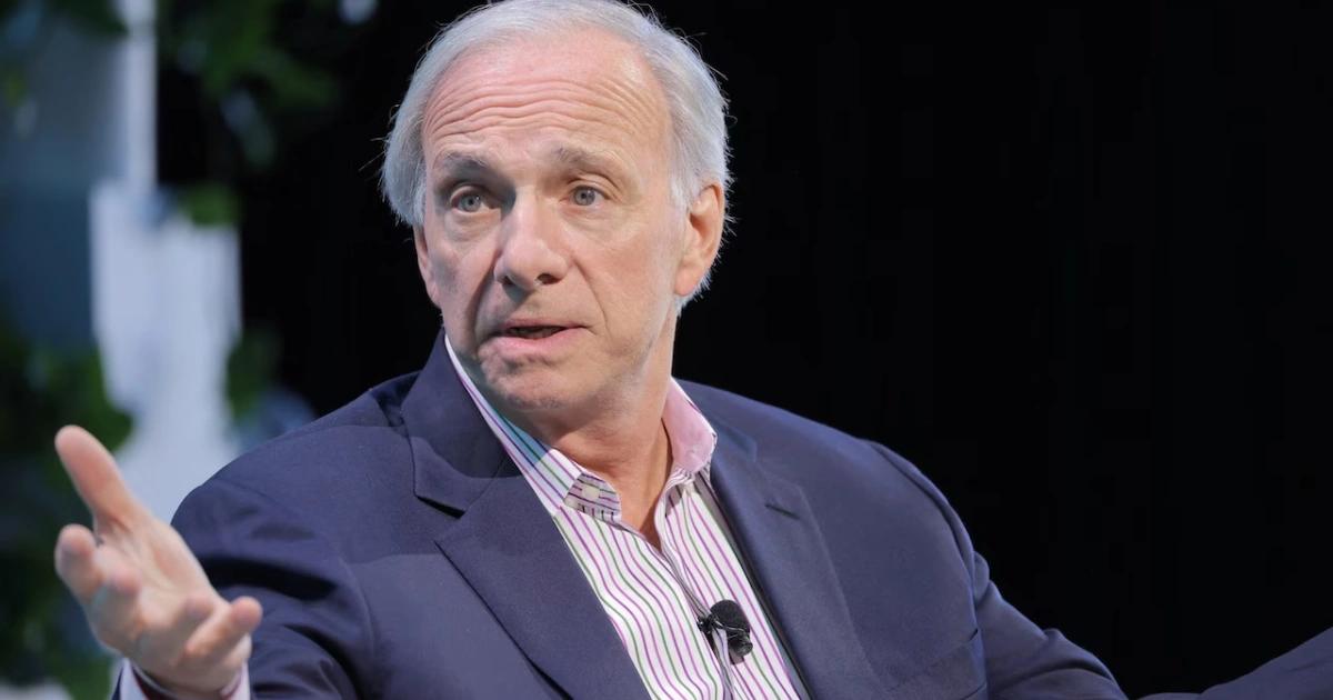 達利歐談中美關係：台灣是長期結構性議題，短期不會成為衝突觸發點Ray Dalio 在牛津演講中以歷史循環與中國政治文化解讀台灣位置，認為短期內不會成為美中軍事衝突引爆點，而是長期演變的地緣議題。