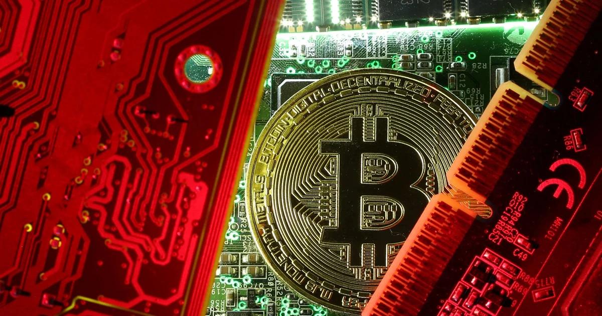 駭客、錢包升級，還是遭AI破解私鑰？比特幣史上最大轉帳引發恐慌80,000 枚沉睡 14 年的比特幣突然轉移，引發駭客、AI 破解與 Roger Ver 涉入等傳聞，專家普遍認為為錢包升級操作，非拋售或攻擊行為。