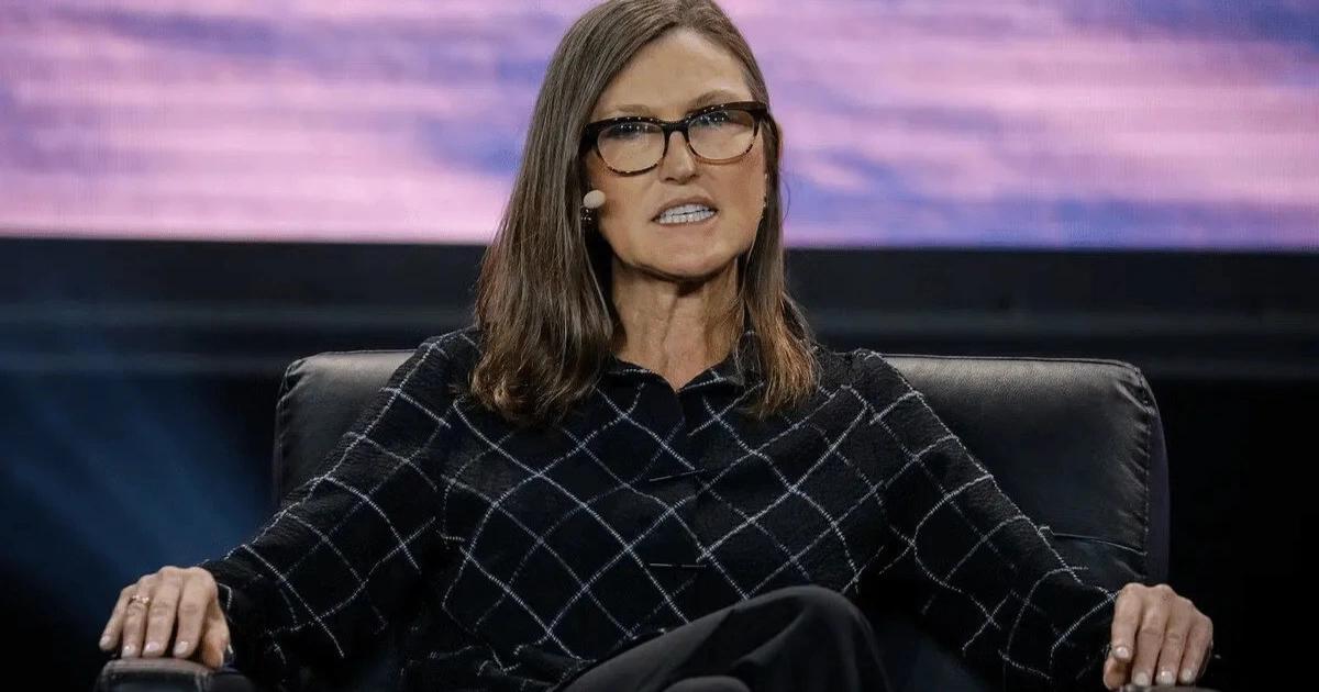 大讚是幣圈後起之秀！方舟木頭姐：Hyperliquid氣勢堪比當年的SolanaCathie Wood 點名 Hyperliquid 是新一代潛力協議，並讚其有如早期 Solana，強調未來主流只會由少數鏈主導，加密市場競爭白熱化。