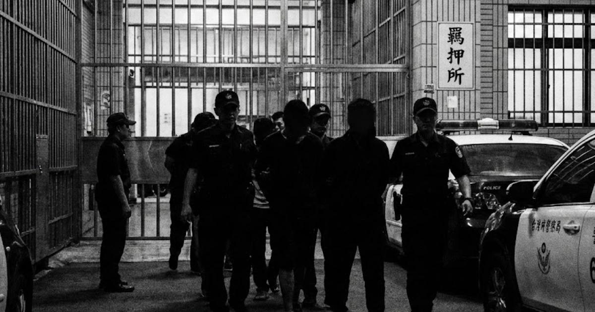 交保後繼續騙！絕對能源負責人又被發現發幣撈50億，再被羈押禁見絕對能源負責人邱志豪交保期間再犯，利用虛擬貨幣與借貸平台，誆稱年息高達 84% 實則發行垃圾幣。檢方查獲吸金規模暴增至 50 億元，已將其羈押禁見。