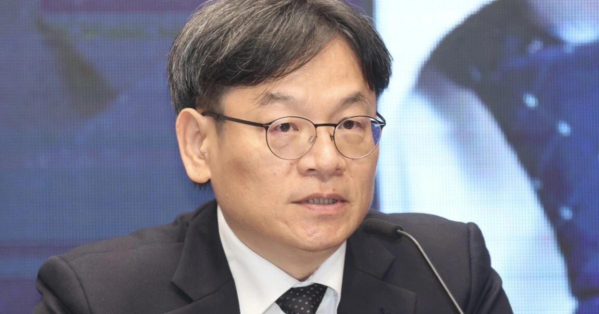 就業金卡鬆綁＋數位遊牧簽證延長！國發會主委：台灣AI離不開新創國發會主委葉俊顯揭示「AI 新十大建設」、地方創生與六大產業生活圈三大施政重點，推動台灣產業升級、創新生態與區域均衡發展。