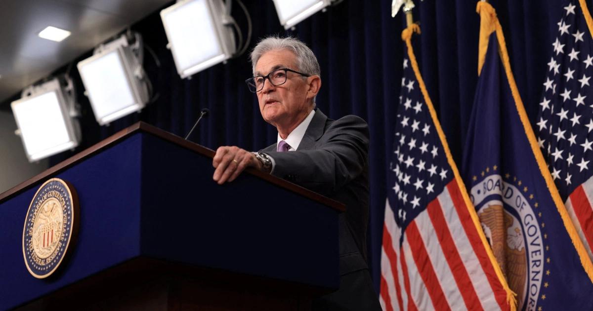 市場等待傑克遜霍爾，聯準會降息與政治壓力下，鮑爾怎麼辦？聯準會主席鮑爾將在傑克遜霍爾演講，面對政治壓力與經濟數據分歧，市場預期降息，但任何鷹派訊號恐引發劇烈波動。