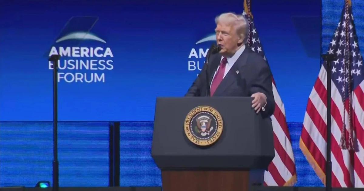 要讓美國變比特幣超級強國！川普：再不行動我們會被中國超車川普於邁阿密論壇宣示將讓美國成為「比特幣超級強國」，強調終結政府對加密貨幣的圍攻，並推動友善監管以維護美元地位與全球競爭力。